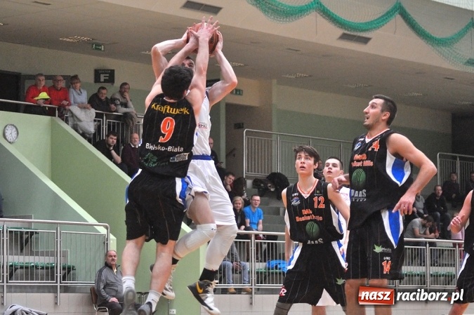 Zdjęcie w galerii na portalu naszraciborz.pl: Nieudany początek roku koszykarzy Ofensywy wiadomości z regionu