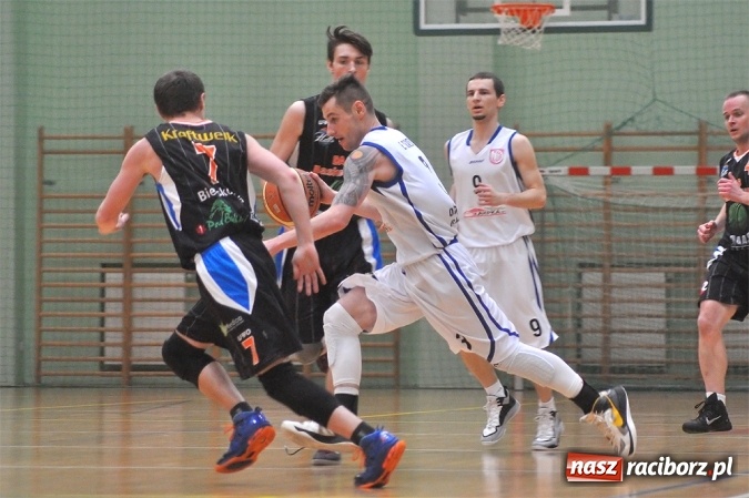 Zdjęcie w galerii na portalu naszraciborz.pl: Nieudany początek roku koszykarzy Ofensywy wiadomości z regionu
