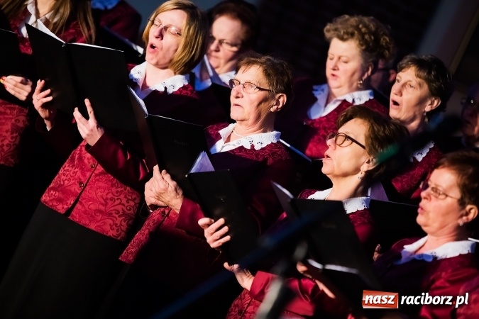 Zdjęcie w galerii na portalu naszraciborz.pl: Bożonarodzeniowy Koncert Chórów w Mikołaju wiadomości z regionu