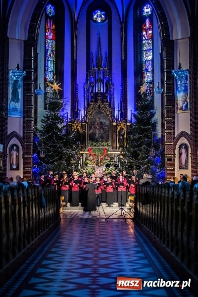 Zdjęcie w galerii na portalu naszraciborz.pl: Bożonarodzeniowy Koncert Chórów w Mikołaju wiadomości z regionu