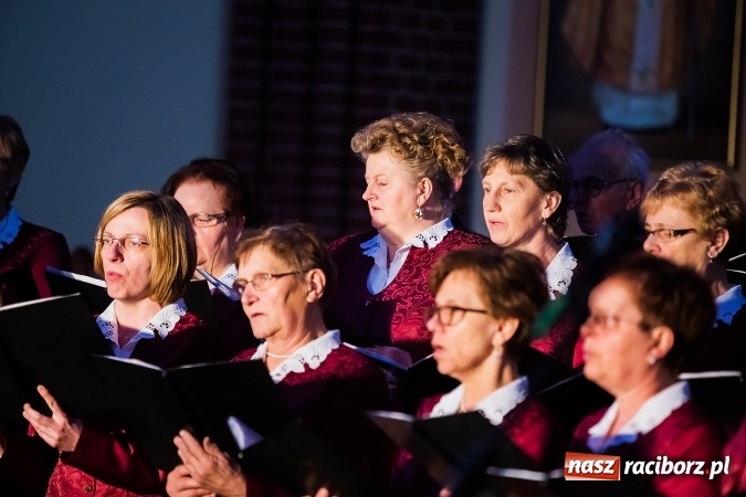 Zdjęcie w galerii na portalu naszraciborz.pl: Bożonarodzeniowy Koncert Chórów w Mikołaju wiadomości z regionu
