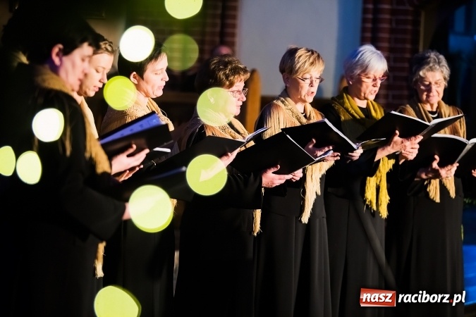 Zdjęcie w galerii na portalu naszraciborz.pl: Bożonarodzeniowy Koncert Chórów w Mikołaju wiadomości z regionu