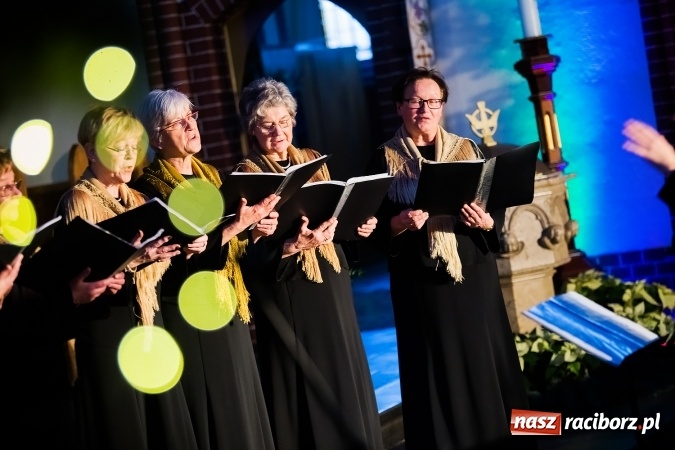 Zdjęcie w galerii na portalu naszraciborz.pl: Bożonarodzeniowy Koncert Chórów w Mikołaju wiadomości z regionu