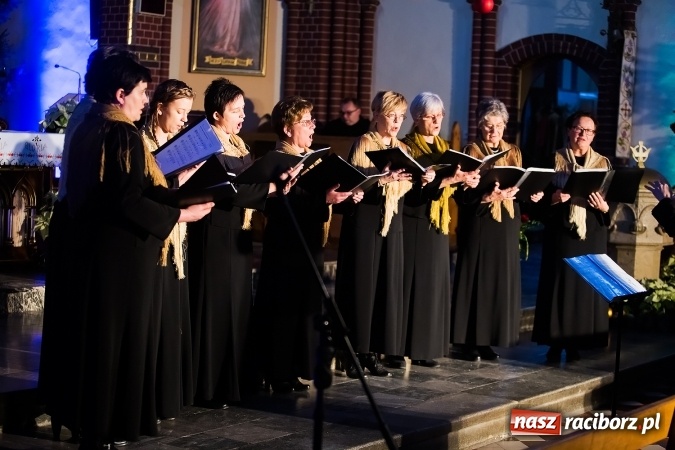 Zdjęcie w galerii na portalu naszraciborz.pl: Bożonarodzeniowy Koncert Chórów w Mikołaju wiadomości z regionu