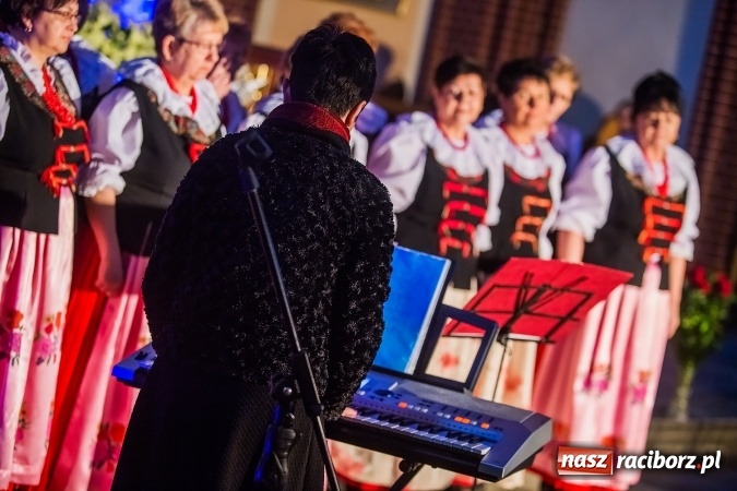 Zdjęcie w galerii na portalu naszraciborz.pl: Bożonarodzeniowy Koncert Chórów w Mikołaju wiadomości z regionu