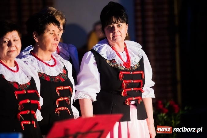 Zdjęcie w galerii na portalu naszraciborz.pl: Bożonarodzeniowy Koncert Chórów w Mikołaju wiadomości z regionu