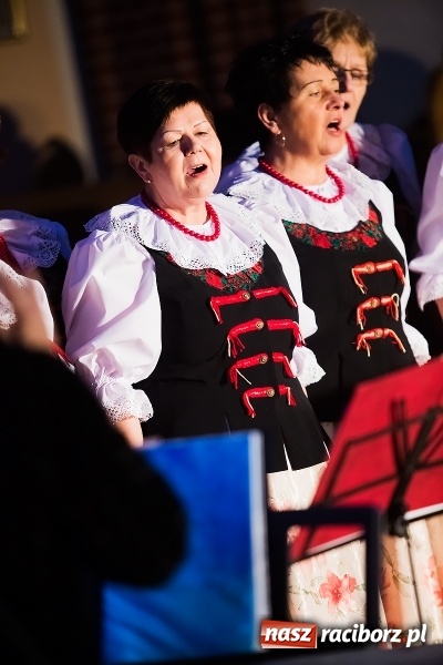 Zdjęcie w galerii na portalu naszraciborz.pl: Bożonarodzeniowy Koncert Chórów w Mikołaju wiadomości z regionu