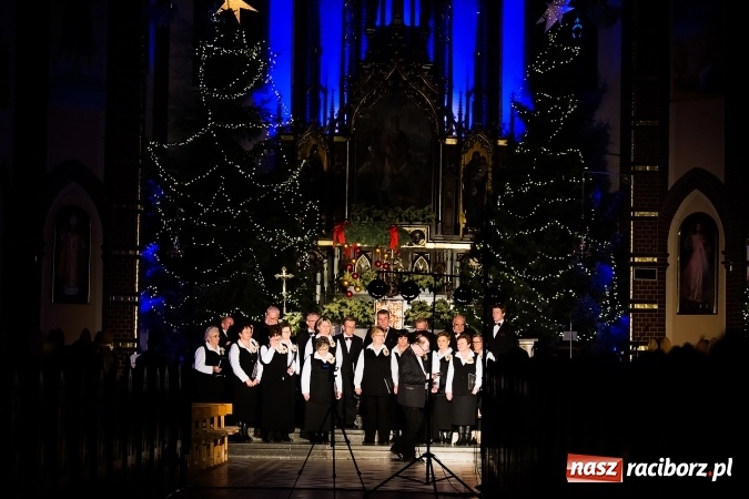 Zdjęcie w galerii na portalu naszraciborz.pl: Bożonarodzeniowy Koncert Chórów w Mikołaju wiadomości z regionu