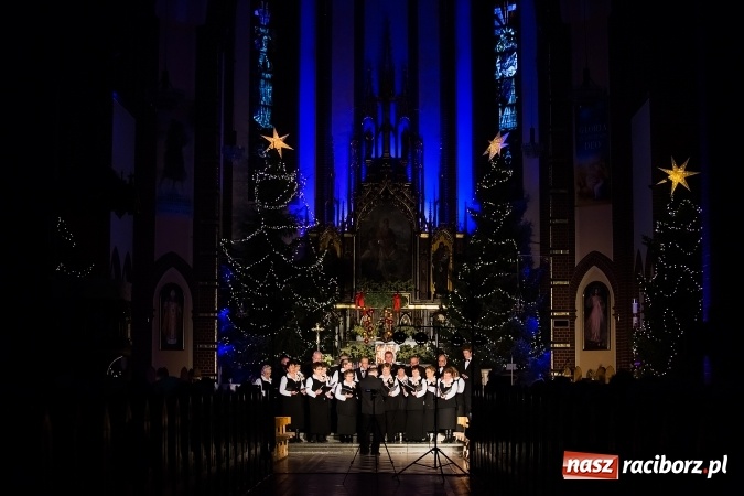 Zdjęcie w galerii na portalu naszraciborz.pl: Bożonarodzeniowy Koncert Chórów w Mikołaju wiadomości z regionu