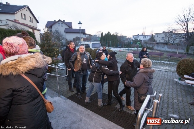 Zdjęcie w galerii na portalu naszraciborz.pl: Doroczne kolędowanie przy żłóbku w Oborze wiadomości z regionu