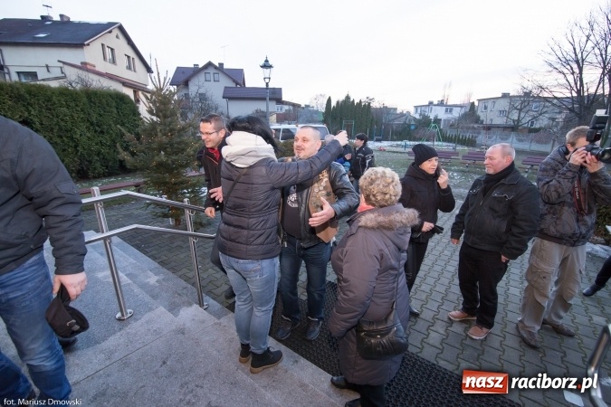 Zdjęcie w galerii na portalu naszraciborz.pl: Doroczne kolędowanie przy żłóbku w Oborze wiadomości z regionu