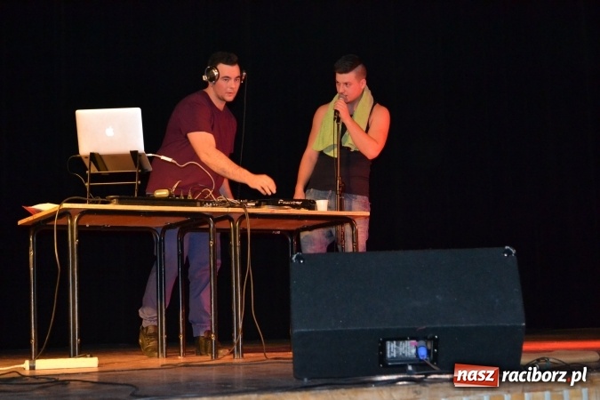 Zdjęcie w galerii na portalu naszraciborz.pl: Orkiestrowe granie w Kuźni Raciborskiej. Zebrano ponad 17 tysięcy złotych wiadomości z regionu