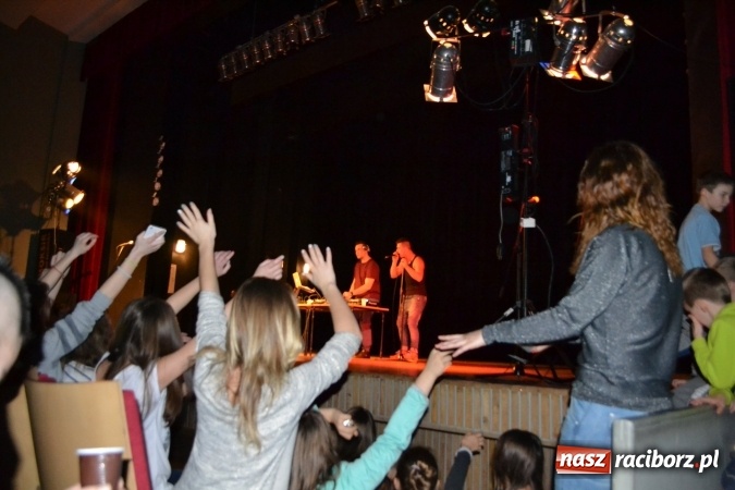 Zdjęcie w galerii na portalu naszraciborz.pl: Orkiestrowe granie w Kuźni Raciborskiej. Zebrano ponad 17 tysięcy złotych wiadomości z regionu