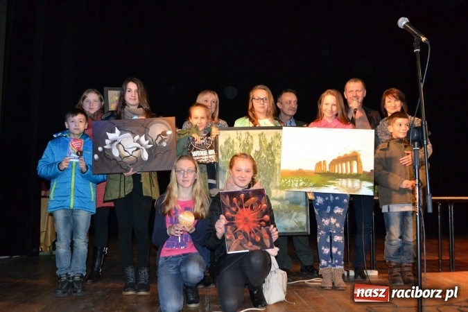 Zdjęcie w galerii na portalu naszraciborz.pl: Orkiestrowe granie w Kuźni Raciborskiej. Zebrano ponad 17 tysięcy złotych wiadomości z regionu