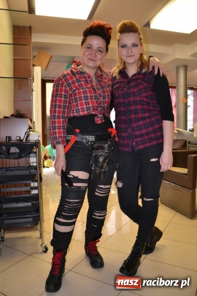 Zdjęcie w galerii na portalu naszraciborz.pl: Orkiestrowe cięcie. Fryzjerki ze Studia Sztuki Fryzjerskiej Luiza w Tworkowie zagrały dla WOŚP wiadomości z regionu