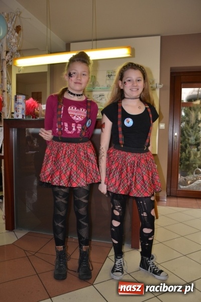 Zdjęcie w galerii na portalu naszraciborz.pl: Orkiestrowe cięcie. Fryzjerki ze Studia Sztuki Fryzjerskiej Luiza w Tworkowie zagrały dla WOŚP wiadomości z regionu