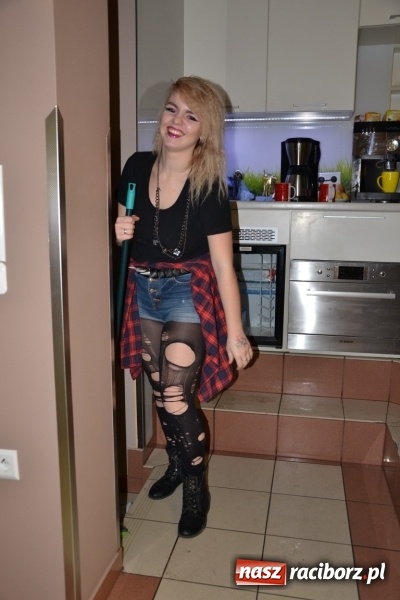 Zdjęcie w galerii na portalu naszraciborz.pl: Orkiestrowe cięcie. Fryzjerki ze Studia Sztuki Fryzjerskiej Luiza w Tworkowie zagrały dla WOŚP wiadomości z regionu