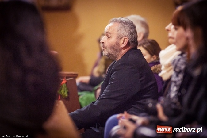 Zdjęcie w galerii na portalu naszraciborz.pl: W okrąglaku kolędowali dla Kamerunu wiadomości z regionu