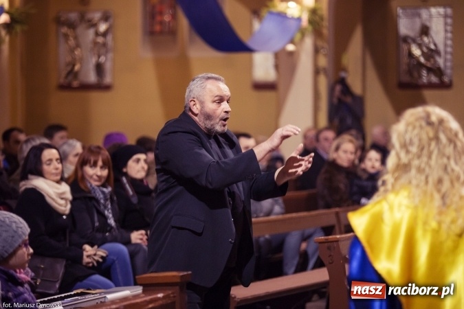 Zdjęcie w galerii na portalu naszraciborz.pl: W okrąglaku kolędowali dla Kamerunu wiadomości z regionu