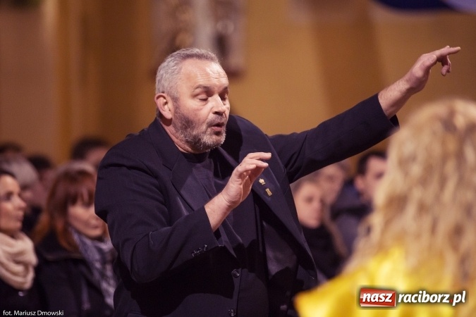 Zdjęcie w galerii na portalu naszraciborz.pl: W okrąglaku kolędowali dla Kamerunu wiadomości z regionu