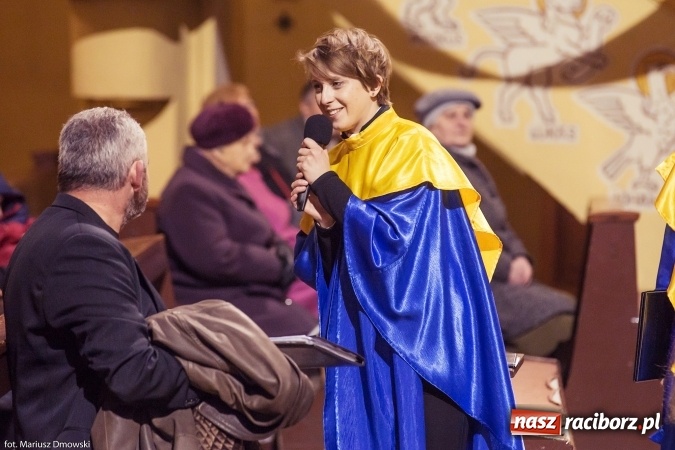 Zdjęcie w galerii na portalu naszraciborz.pl: W okrąglaku kolędowali dla Kamerunu wiadomości z regionu