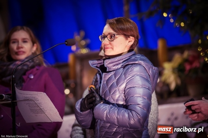 Zdjęcie w galerii na portalu naszraciborz.pl: W okrąglaku kolędowali dla Kamerunu wiadomości z regionu