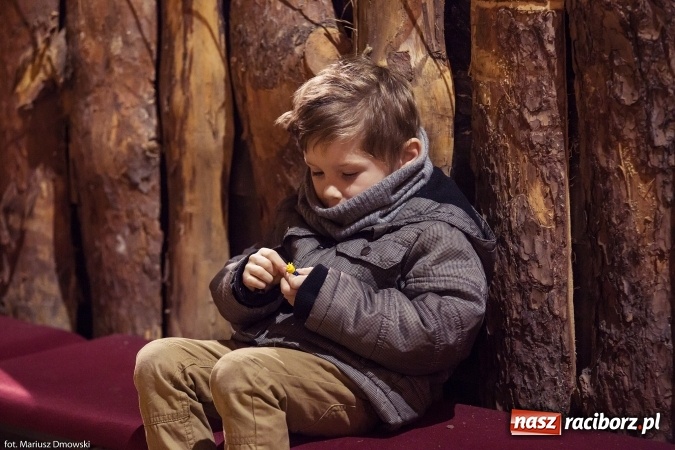 Zdjęcie w galerii na portalu naszraciborz.pl: W okrąglaku kolędowali dla Kamerunu wiadomości z regionu