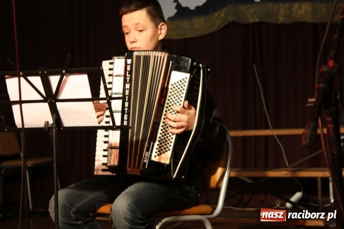 Zdjęcie w galerii na portalu naszraciborz.pl: Krzanowicki wiecz&oacute;r kolęd wiadomości z regionu