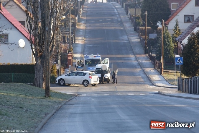 Zdjęcie w galerii na portalu naszraciborz.pl: Opel uderzył w słup na Gdańskiej w Raciborzu-Ocicach wiadomości z regionu