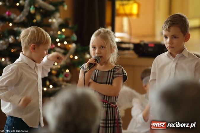 Zdjęcie w galerii na portalu naszraciborz.pl: Najmłodsi uczniowie Szkoły Podstawowej nr 13 przygotowali jasełka dla mieszkańców Domu św. Notburgi wiadomości z regionu