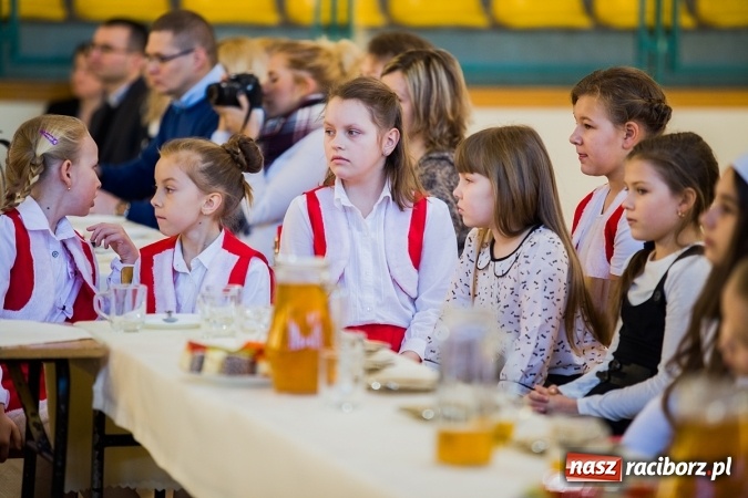 Zdjęcie w galerii na portalu naszraciborz.pl: Powiatowy Konkurs Kolęd i Pastorałek Niemieckich dla Szkół Podstawowych wiadomości z regionu