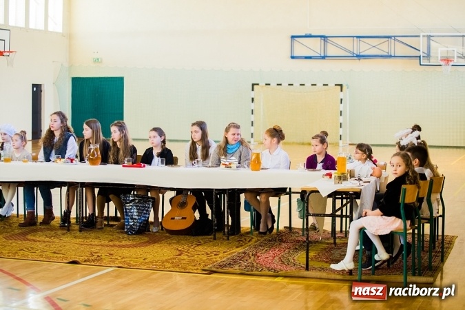 Zdjęcie w galerii na portalu naszraciborz.pl: Powiatowy Konkurs Kolęd i Pastorałek Niemieckich dla Szkół Podstawowych wiadomości z regionu