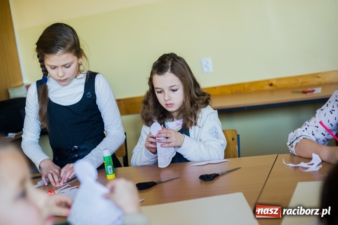 Zdjęcie w galerii na portalu naszraciborz.pl: Powiatowy Konkurs Kolęd i Pastorałek Niemieckich dla Szkół Podstawowych wiadomości z regionu