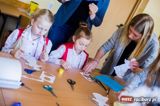 Zdjęcie w galerii na portalu naszraciborz.pl: Powiatowy Konkurs Kolęd i Pastorałek Niemieckich dla Szkół Podstawowych wiadomości z regionu