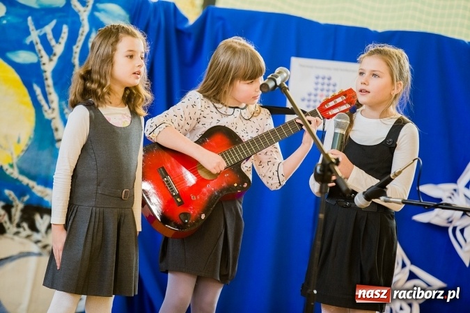 Zdjęcie w galerii na portalu naszraciborz.pl: Powiatowy Konkurs Kolęd i Pastorałek Niemieckich dla Szkół Podstawowych wiadomości z regionu
