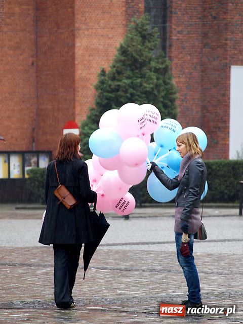 Zdjęcie w galerii na portalu naszraciborz.pl: Jubileusz w strugach deszczu wiadomości z regionu