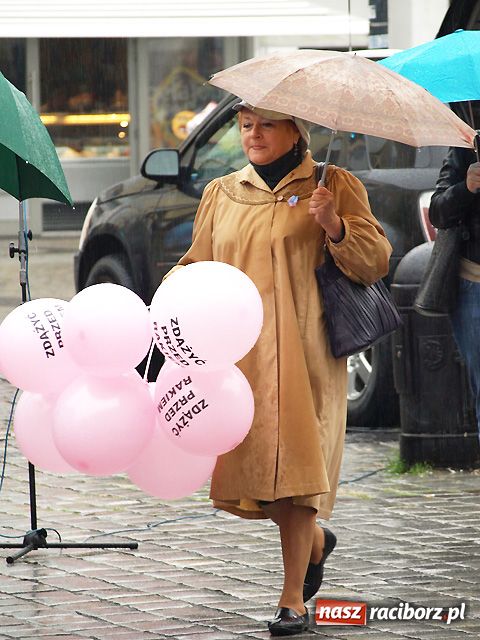 Zdjęcie w galerii na portalu naszraciborz.pl: Jubileusz w strugach deszczu wiadomości z regionu
