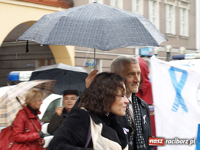 Zdjęcie w galerii na portalu naszraciborz.pl: Jubileusz w strugach deszczu wiadomości z regionu