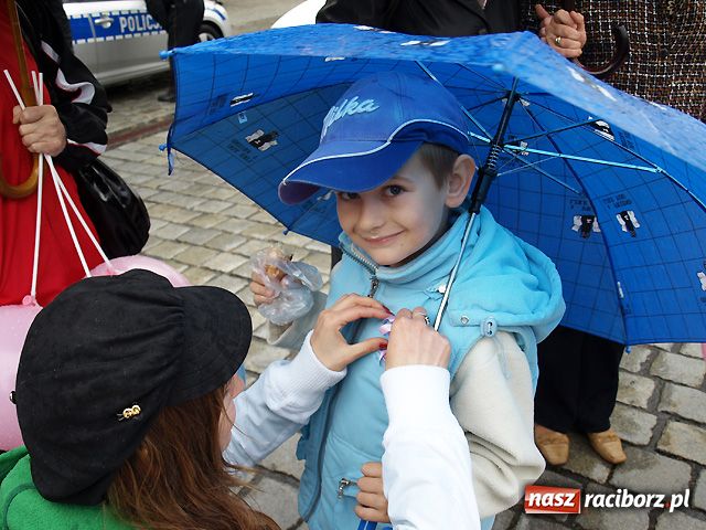 Zdjęcie w galerii na portalu naszraciborz.pl: Jubileusz w strugach deszczu wiadomości z regionu