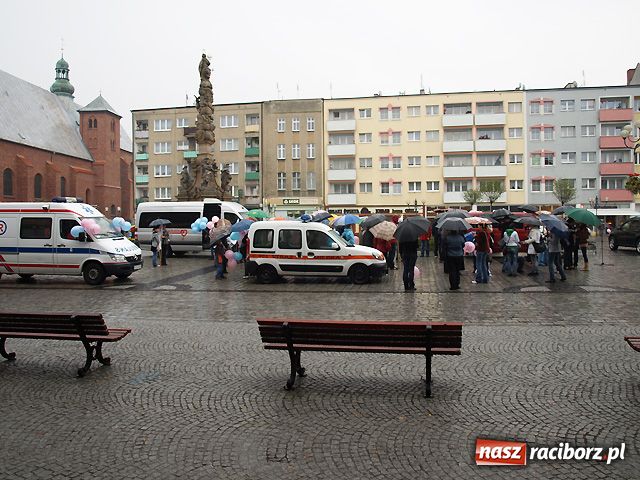 Zdjęcie w galerii na portalu naszraciborz.pl: Jubileusz w strugach deszczu wiadomości z regionu