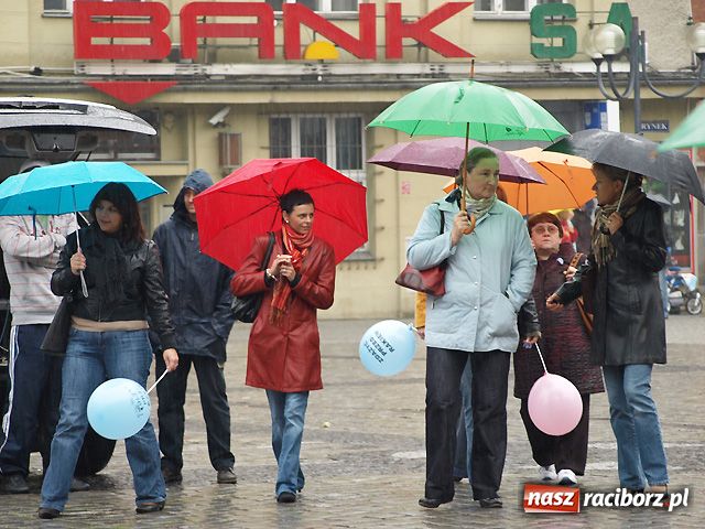 Zdjęcie w galerii na portalu naszraciborz.pl: Jubileusz w strugach deszczu wiadomości z regionu
