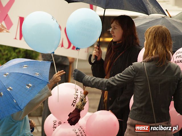 Zdjęcie w galerii na portalu naszraciborz.pl: Jubileusz w strugach deszczu wiadomości z regionu