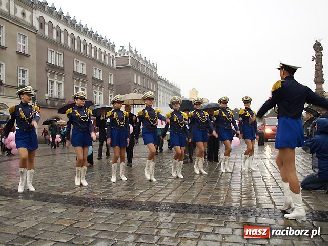 Zdjęcie w galerii na portalu naszraciborz.pl: Jubileusz w strugach deszczu wiadomości z regionu