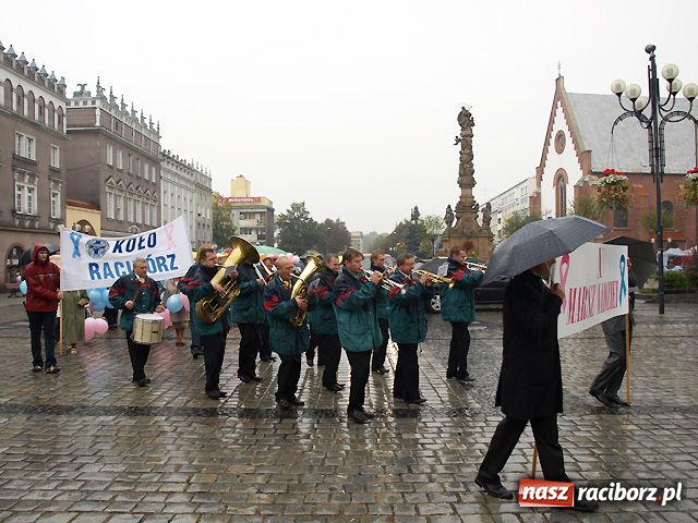 Zdjęcie w galerii na portalu naszraciborz.pl: Jubileusz w strugach deszczu wiadomości z regionu