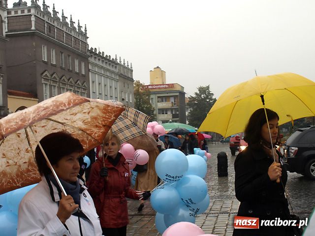 Zdjęcie w galerii na portalu naszraciborz.pl: Jubileusz w strugach deszczu wiadomości z regionu