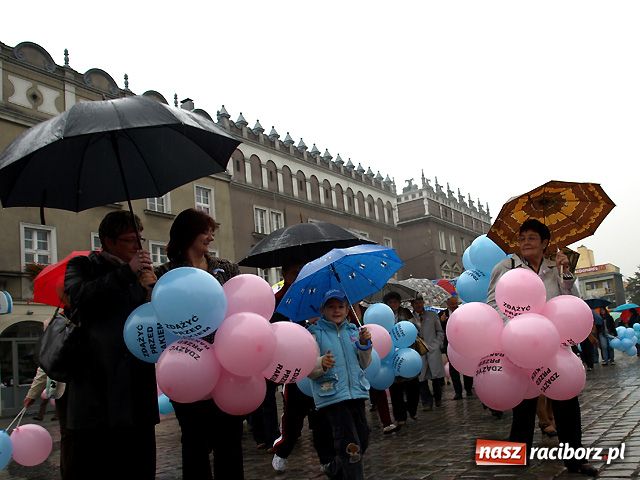 Zdjęcie w galerii na portalu naszraciborz.pl: Jubileusz w strugach deszczu wiadomości z regionu