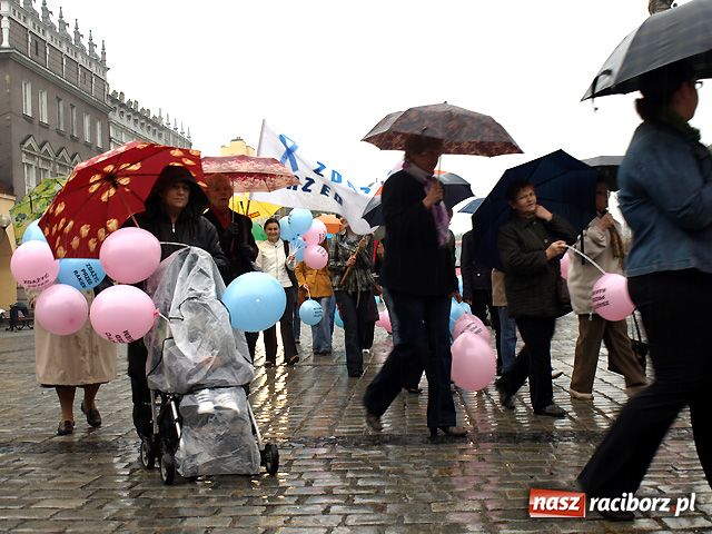 Zdjęcie w galerii na portalu naszraciborz.pl: Jubileusz w strugach deszczu wiadomości z regionu