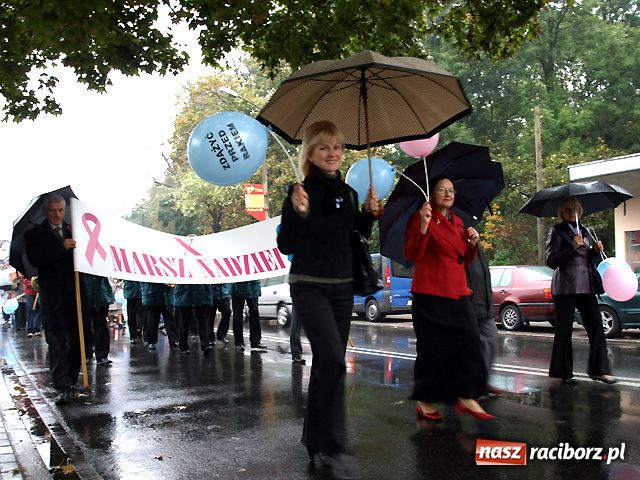 Zdjęcie w galerii na portalu naszraciborz.pl: Jubileusz w strugach deszczu wiadomości z regionu