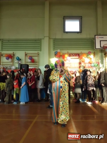 Zdjęcie w galerii na portalu naszraciborz.pl: Integracyjny bal karnawałowy uczniów ZSS nr 10 i Szkoły Podstawowej nr 1 wiadomości z regionu