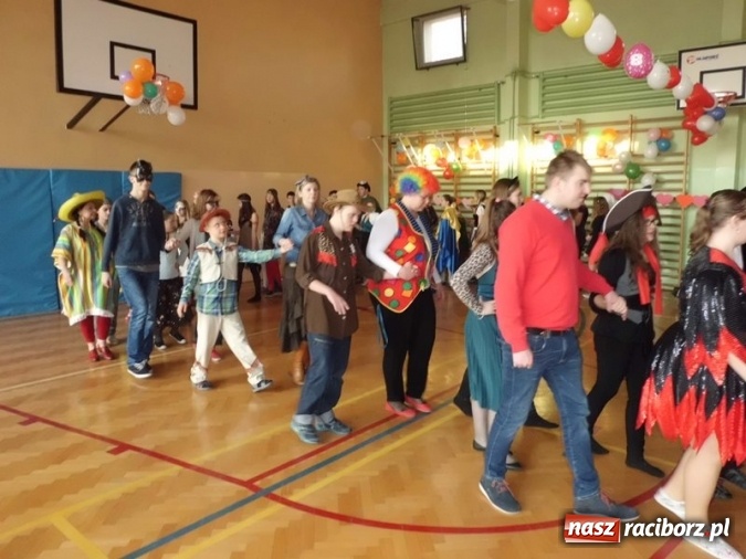 Zdjęcie w galerii na portalu naszraciborz.pl: Integracyjny bal karnawałowy uczniów ZSS nr 10 i Szkoły Podstawowej nr 1 wiadomości z regionu